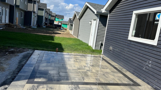 Belgard Dimensions12 aver patio with dark border 2024